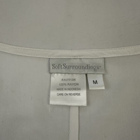 Soft Surroundings Lace Trim Top Size M White Floral Embroidered Scallop Buttons - Picture 6 of 11